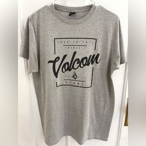 Men’s Volcom t-shirt size M EUC!!